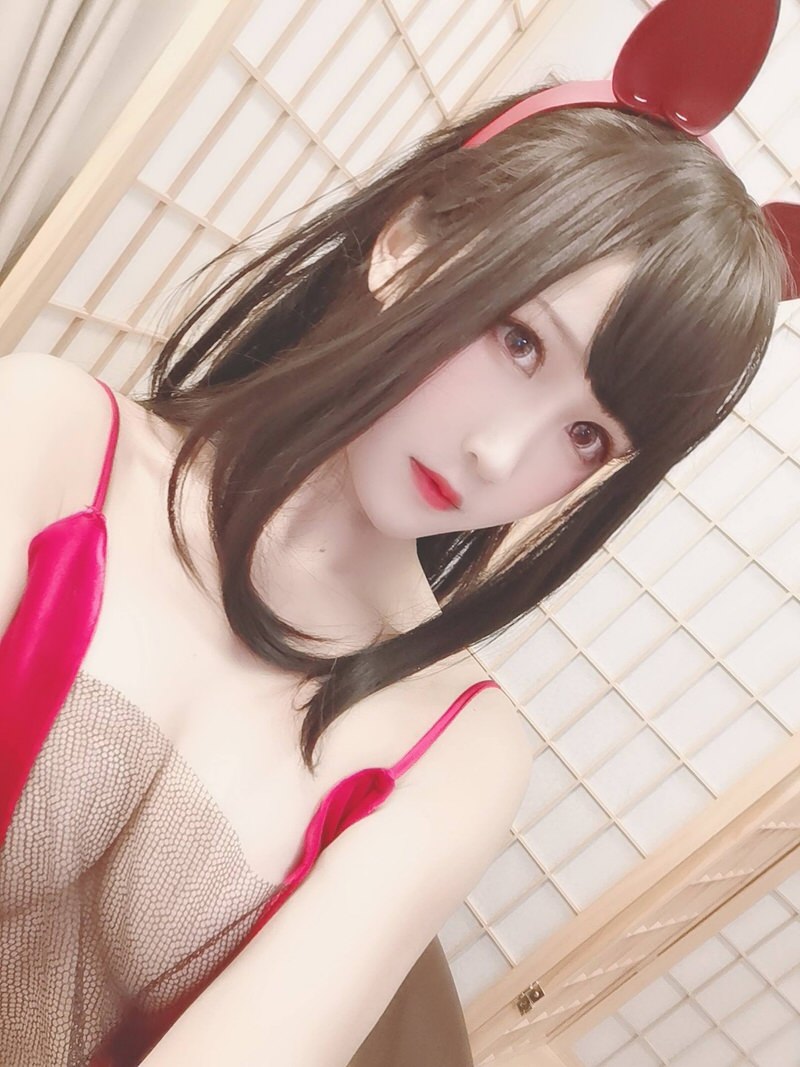 Cospaly系列|福利姬 三度69《 圣姨VS酒红睡裙 》「19P」