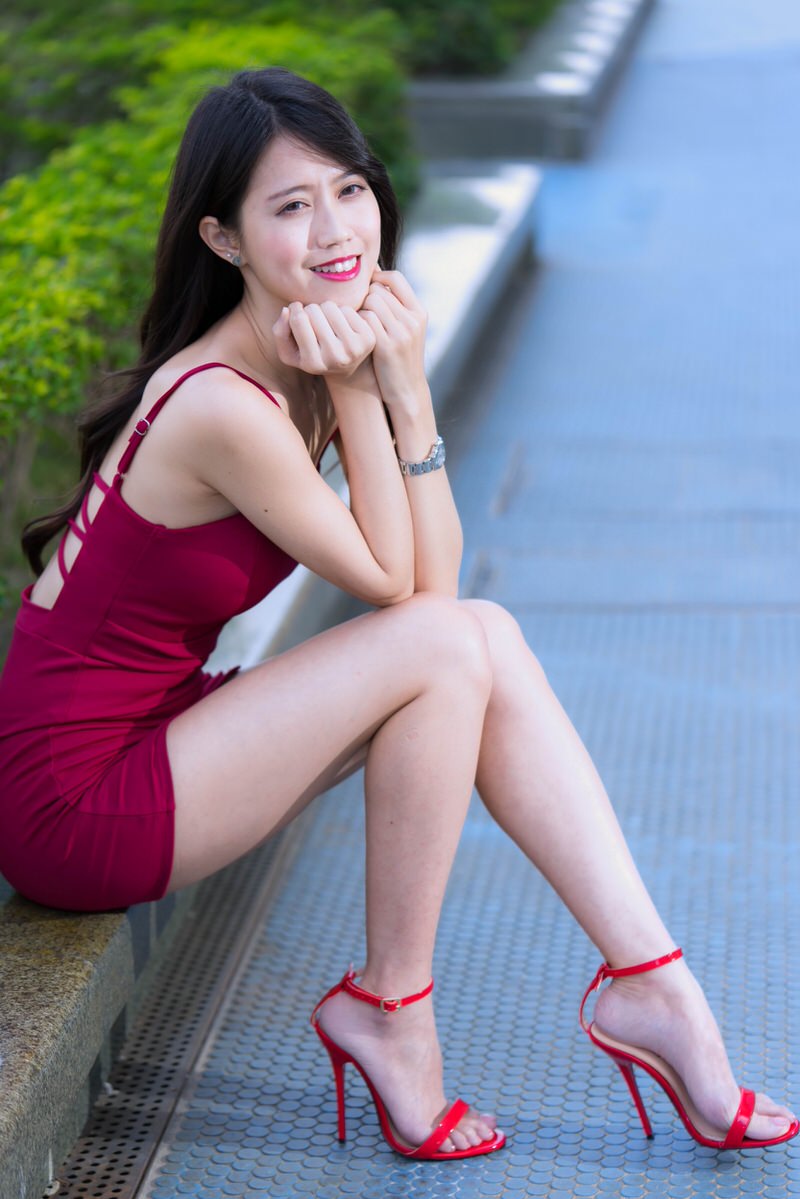 美腿系列|长腿美模 王心恬 红色吊带露背连衣短裙「106P」